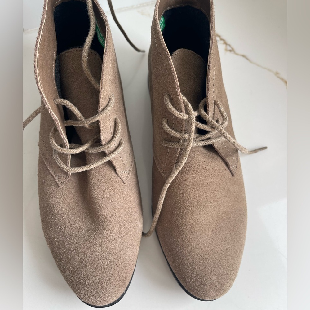 Cougar Suede taupe Lace-Up Boots size 8 - Picture 2 of 7